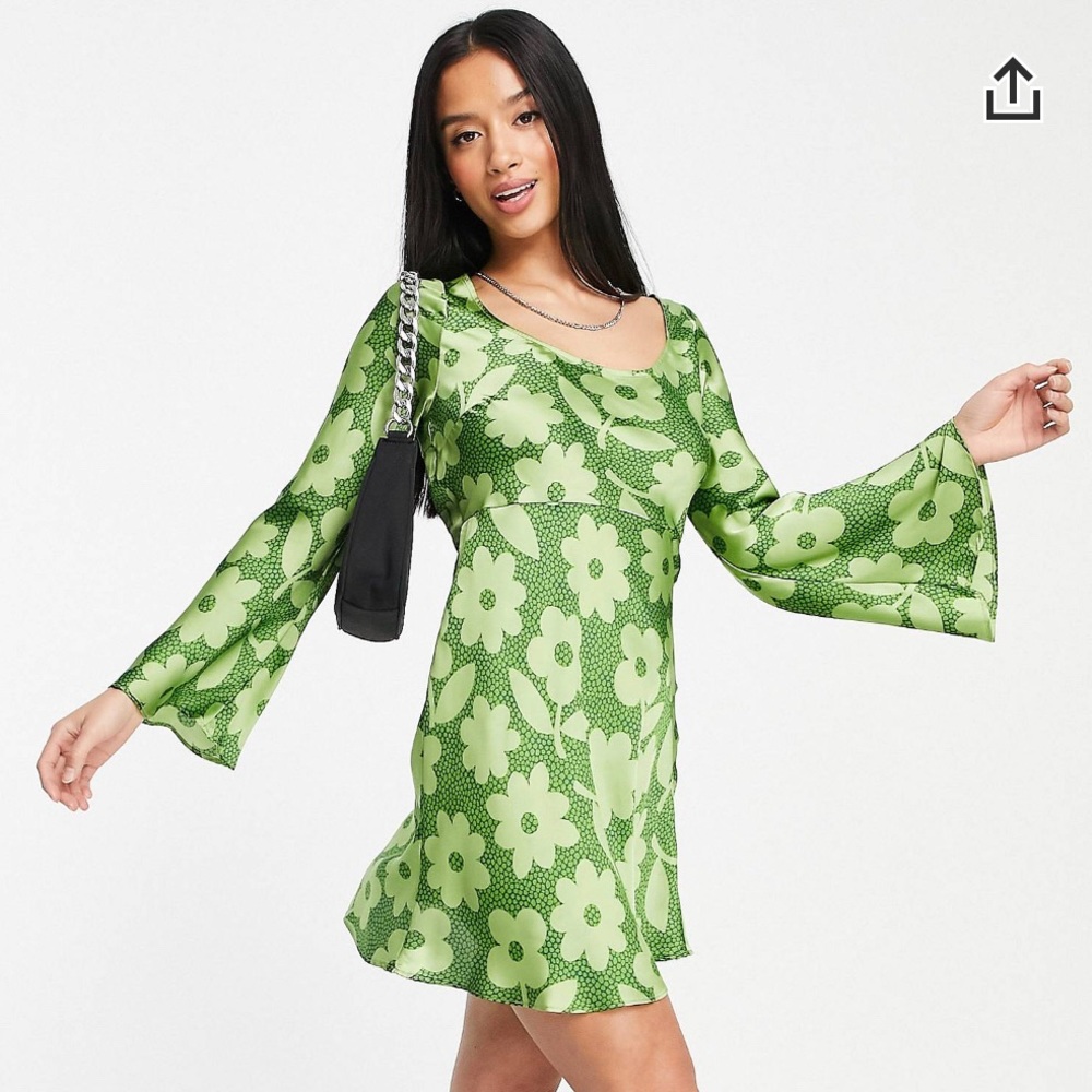 NWOT TOPSHOP Petite Women’s Retro Inspired Recycled Bell Sleeve mini dress